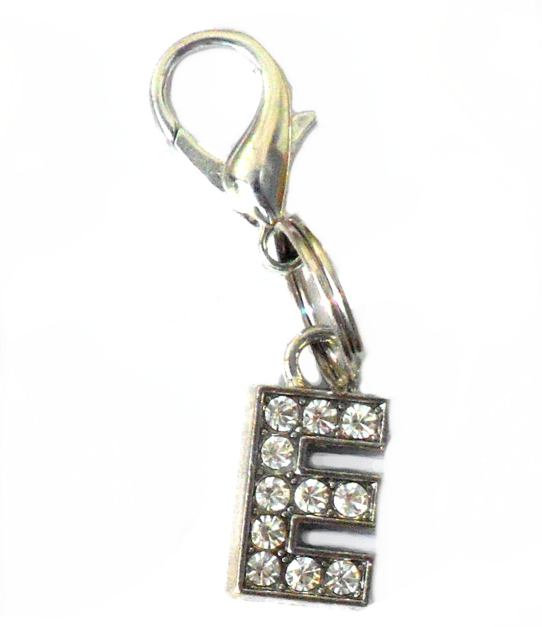 Pingente em forma de letra E com cristais brilhantes, parte da coleção A-Z Crystal Letter Pet Charms, ideal para quem valoriza suplementos premium naturais para energia, vitalidade e saúde cognitiva.