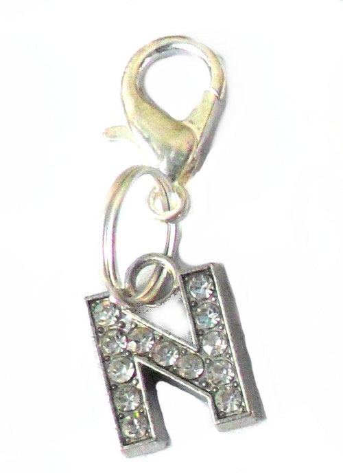 Pingente prateado em forma da letra N adornado com cristais brilhantes, parte da coleção A-Z Crystal Letter Pet Charms, ideal para personalizar acessórios com estilo único.