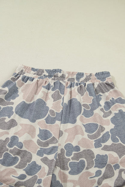 Parte inferior de calções com cordão e padrão de camuflagem em tons pastel destacados na Multicolour Camouflage Loose Tee Drawstring Shorts 2pcs Outfit, ideal para conforto e estilo casual.