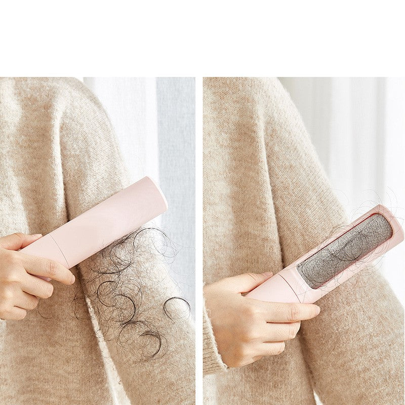 Pessoa a usar o 2-1 Reusable Pet Hair Remover Brush Lint Roller Portable para remover pelos de roupa de forma eficiente, promovendo bem-estar natural e vitalidade no cuidado do dia a dia.