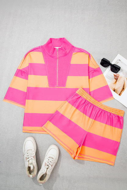 Conjunto Pink Seam Detail Half Zip Tee Casual Shorts 2pcs Set em riscas largas rosa e laranja, com meia-ziper e shorts, acompanhado de ténis brancos, focado em estilo casual confortável.