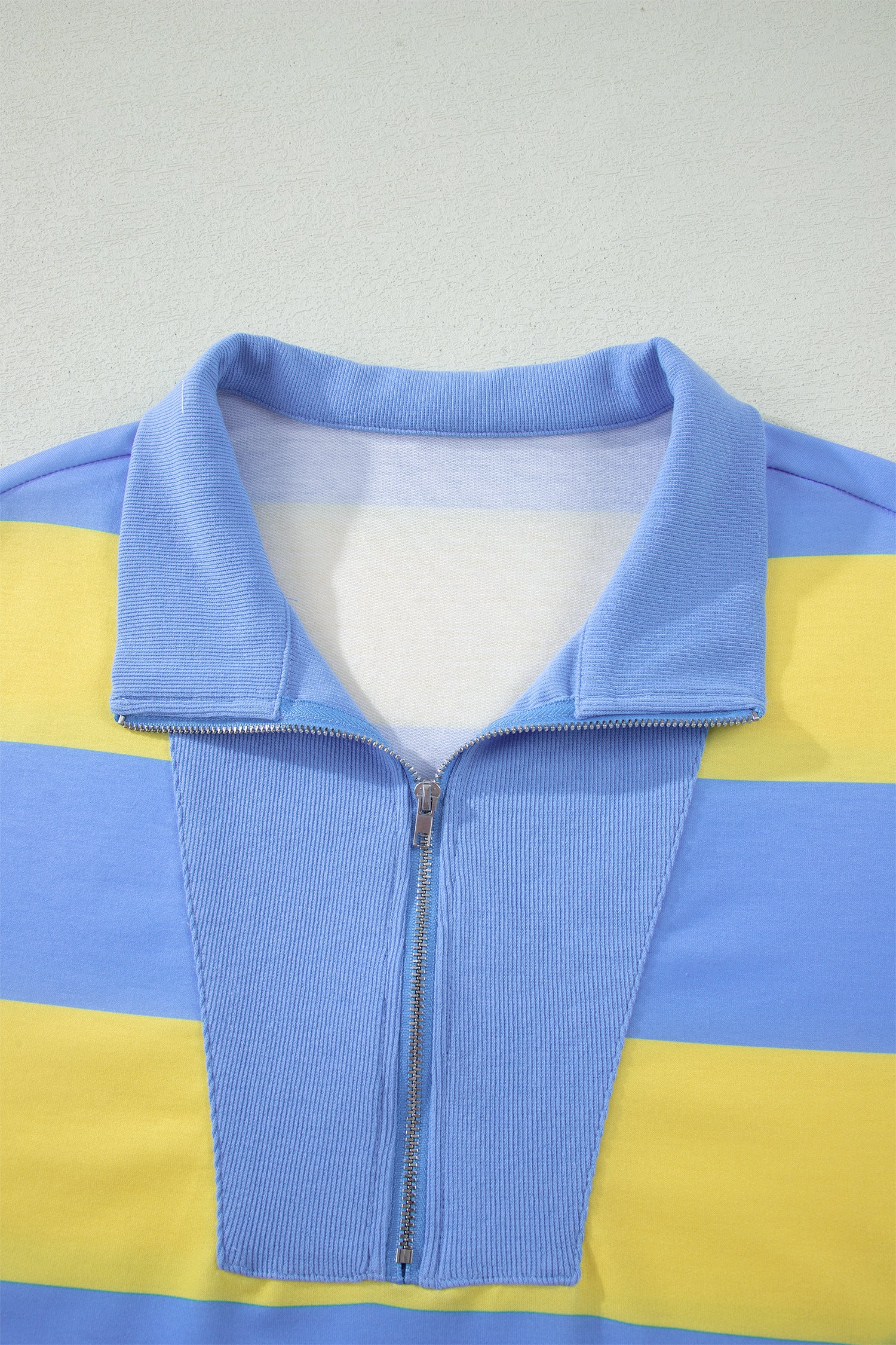 Pink Seam Detail Half Zip Tee Casual Shorts 2pcs Set apresentado com detalhes em azul e amarelo, ideal para conforto casual, enquadrando suplementos premium naturais para energia, vitalidade e saúde cognitiva.