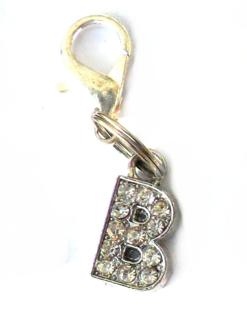 Charm em formato de letra B com cristais brilhantes, parte da coleção A-Z Crystal Letter Pet Charms, ideal para personalizar acessórios com estilo único.