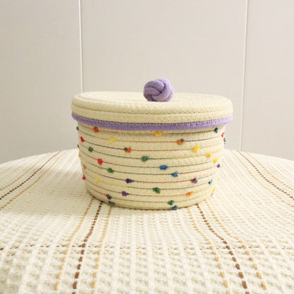 Cesto trançado Creative desktop cosmetics storage woven basket em tons neutros com detalhes coloridos, ideal para organização prática e elegante, promovendo suplementos premium naturais para energia, vitalidade e saúde cognitiva.