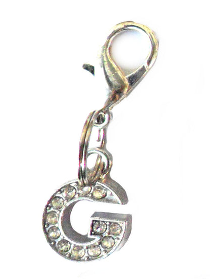 Pingente em forma de letra G com cristais brilhantes, parte da coleção A-Z Crystal Letter Pet Charms, ideal para personalizar acessórios com estilo e elegância.