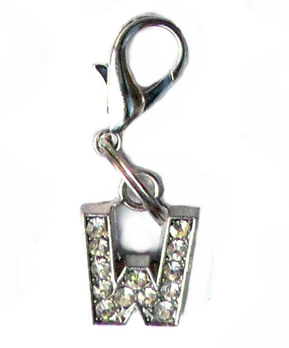 Pingente em forma da letra W com cristais brilhantes, parte da coleção A-Z Crystal Letter Pet Charms, apresentando design elegante e delicado para complementar acessórios premium naturais para energia, vitalidade e saúde cognitiva.