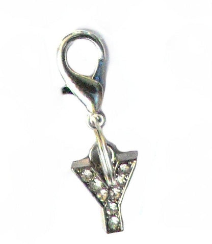 Pingente em forma de letra Y cravejado com cristais, parte da coleção A-Z Crystal Letter Pet Charms, ideal para personalizar acessórios com estilo e elegância.