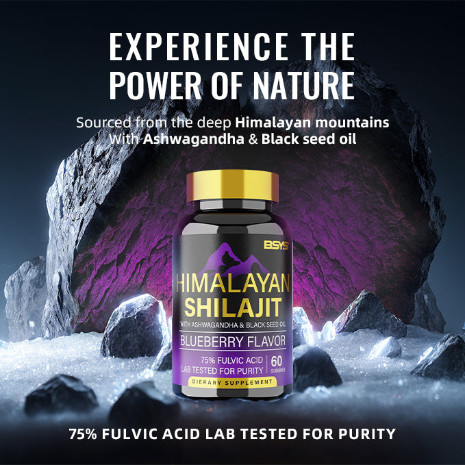 Frasco de BSYS SHILAJIT GUMMIES 60'S com sabor a mirtilo em fundo de gruta montanhosa, suplemento premium natural para energia, vitalidade e saúde cognitiva.