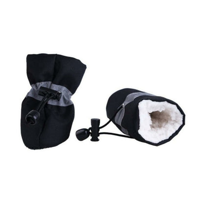 Conjunto Dogs Winter Warm Shoes 4 PCS Set, botas pretas acolchoadas com interior em pele sintética para aquecer e proteger as patas dos cães no inverno.