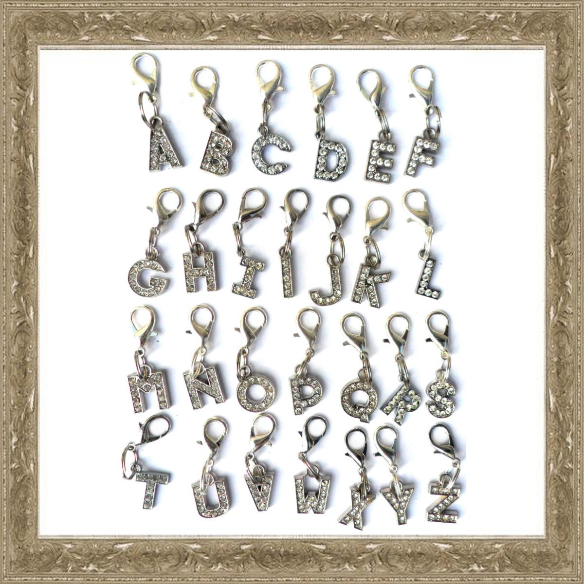 Conjunto de A-Z Crystal Letter Pet Charms com design em cristal brilhante, ideal para personalizar acessórios com estilo e elegância, refletindo suplementos premium naturais para energia e vitalidade.
